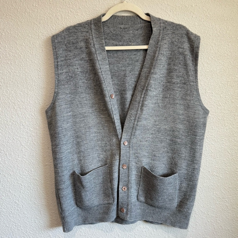 VTG Mens Gray Sleeveless‎ Cardigan Vest Virgin Wool Blend Slouchy Grandpa 90s